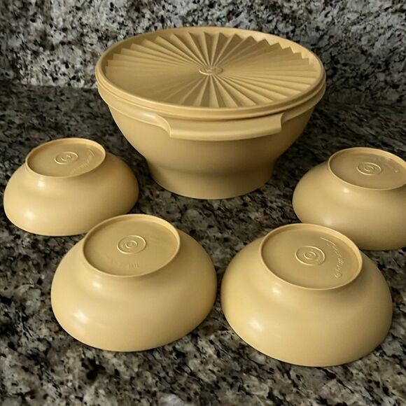 Vintage Tupperware Salad Bowl Set Yellow 4 Bowls & Serving Bowl - Picture 5 of 6